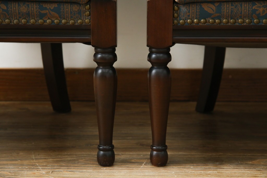 中古　maruni(マルニ木工)　KENT-COURT(ケントコート)　随所に施された上品な意匠が魅力的な1Pソファ2脚セット　定価2脚で約44万円　(R-079932)