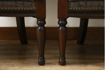 中古　maruni(マルニ木工)　KENT-COURT(ケントコート)　随所に施された上品な意匠が魅力的な1Pソファ2脚セット　定価2脚で約44万円　(R-079932)