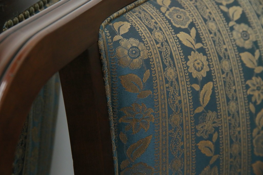 中古　maruni(マルニ木工)　KENT-COURT(ケントコート)　随所に施された上品な意匠が魅力的な1Pソファ2脚セット　定価2脚で約44万円　(R-079932)