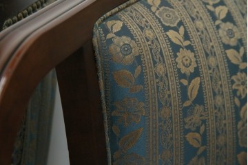 中古　maruni(マルニ木工)　KENT-COURT(ケントコート)　随所に施された上品な意匠が魅力的な1Pソファ2脚セット　定価2脚で約44万円　(R-079932)