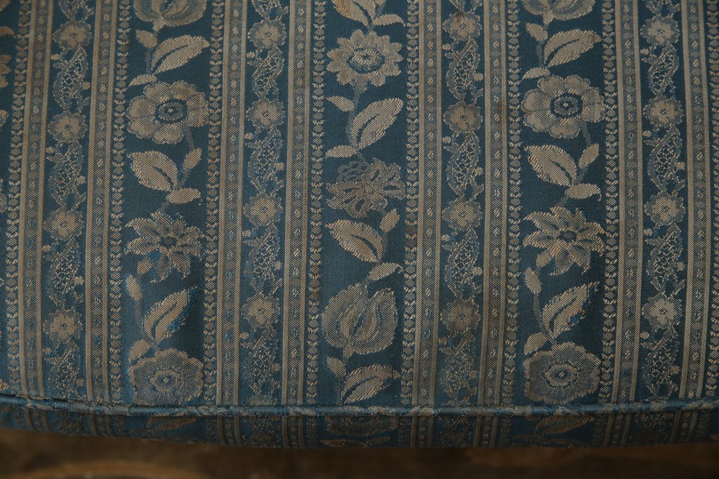 中古　maruni(マルニ木工)　KENT-COURT(ケントコート)　随所に施された上品な意匠が魅力的な1Pソファ2脚セット　定価2脚で約44万円　(R-079932)