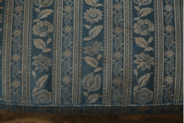 中古　maruni(マルニ木工)　KENT-COURT(ケントコート)　随所に施された上品な意匠が魅力的な1Pソファ2脚セット　定価2脚で約44万円　(R-079932)