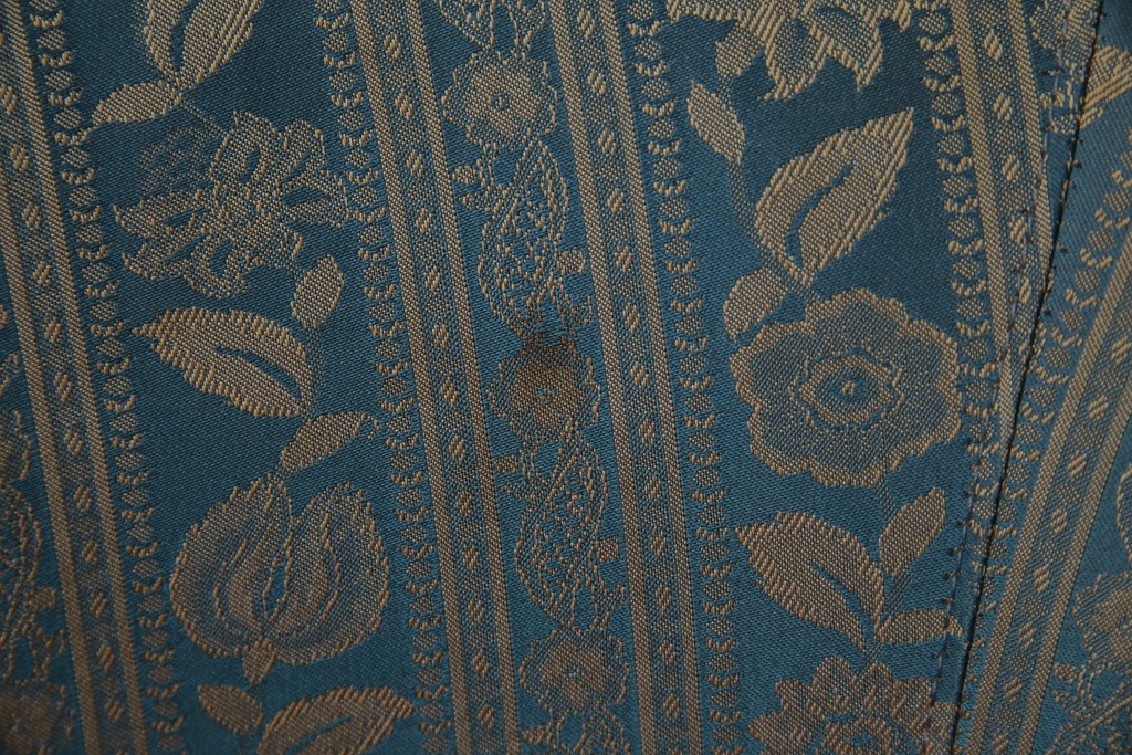 中古　maruni(マルニ木工)　KENT-COURT(ケントコート)　随所に施された上品な意匠が魅力的な1Pソファ2脚セット　定価2脚で約44万円　(R-079932)