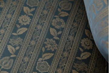 中古　maruni(マルニ木工)　KENT-COURT(ケントコート)　随所に施された上品な意匠が魅力的な1Pソファ2脚セット　定価2脚で約44万円　(R-079932)