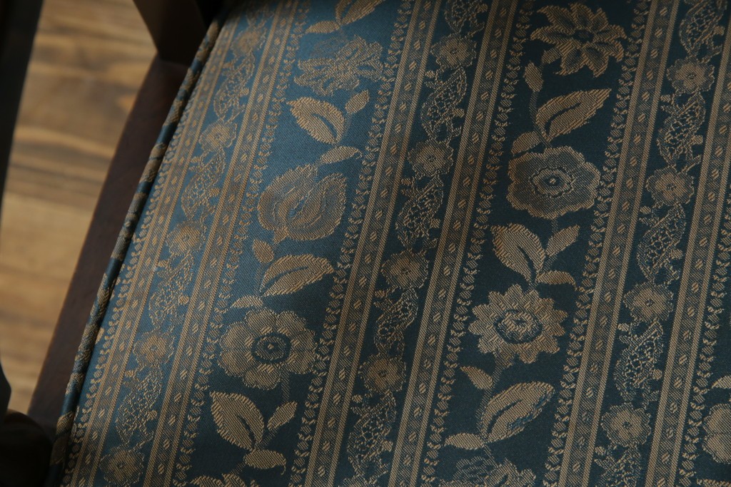 中古　maruni(マルニ木工)　KENT-COURT(ケントコート)　随所に施された上品な意匠が魅力的な1Pソファ2脚セット　定価2脚で約44万円　(R-079932)