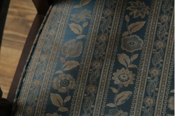 中古　maruni(マルニ木工)　KENT-COURT(ケントコート)　随所に施された上品な意匠が魅力的な1Pソファ2脚セット　定価2脚で約44万円　(R-079932)