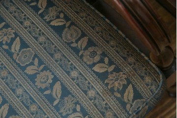 中古　maruni(マルニ木工)　KENT-COURT(ケントコート)　随所に施された上品な意匠が魅力的な1Pソファ2脚セット　定価2脚で約44万円　(R-079932)