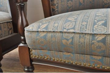 中古　maruni(マルニ木工)　KENT-COURT(ケントコート)　随所に施された上品な意匠が魅力的な1Pソファ2脚セット(ラウンジチェア、アームチェア、1人掛け、バラ売り可能)(定価2脚で約44万円)(R-079932)
