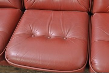 和製ビンテージ　激レア　希少!!　富士ファニチア(富士ファニチュア、フジファニチュア、FUJI FURNITURE、富士ファニチャー)　本革(レザー)　レトロな佇まいの5人掛けソファ(3人掛け、2人掛け、3P、2P、バラ売り可能)(R-079936)