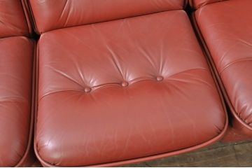 和製ビンテージ　激レア　希少!!　富士ファニチア(富士ファニチュア、フジファニチュア、FUJI FURNITURE、富士ファニチャー)　本革(レザー)　レトロな佇まいの5人掛けソファ(3人掛け、2人掛け、3P、2P、バラ売り可能)(R-079936)