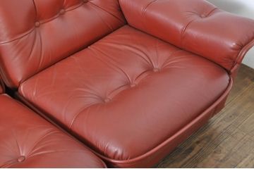 和製ビンテージ　激レア　希少!!　富士ファニチア(富士ファニチュア、フジファニチュア、FUJI FURNITURE、富士ファニチャー)　本革(レザー)　レトロな佇まいの5人掛けソファ(3人掛け、2人掛け、3P、2P、バラ売り可能)(R-079936)