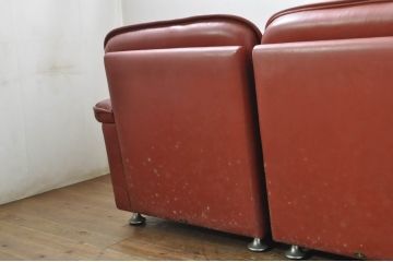 和製ビンテージ　激レア　希少!!　富士ファニチア(富士ファニチュア、フジファニチュア、FUJI FURNITURE、富士ファニチャー)　本革(レザー)　レトロな佇まいの5人掛けソファ(3人掛け、2人掛け、3P、2P、バラ売り可能)(R-079936)