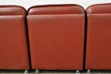 和製ビンテージ　激レア　希少!!　富士ファニチア(富士ファニチュア、フジファニチュア、FUJI FURNITURE、富士ファニチャー)　本革(レザー)　レトロな佇まいの5人掛けソファ(3人掛け、2人掛け、3P、2P、バラ売り可能)(R-079936)