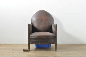 古い時代の本革(レザー)の風合いと鋲打ちデザインが素敵な1Pクラブソファ(アームソファ、一人掛けソファ、サロンチェア、イージーチェア、椅子、イス)(R-079938)