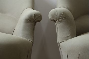 フランスアンティーク　ペイント　丸いフォルムと淡いカラーが可愛らしい1Pソファ2脚セット(一人掛け、サロンチェア、ラウンジチェア、椅子、イス、バラ売り可能)(R-079940)