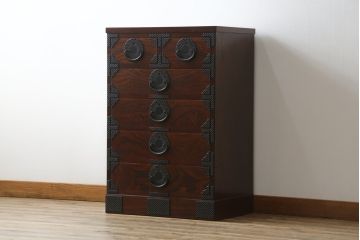 中古　美品　岩谷堂箪笥　黒々としたあられ金具と美しい木目が魅力的な立長衣装箪笥(和たんす、衣装タンス、収納箪笥、整理箪笥、引き出し、サイドチェスト)(R-079945)