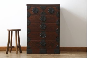 中古　美品　岩谷堂箪笥　黒々としたあられ金具と美しい木目が魅力的な立長衣装箪笥(和たんす、衣装タンス、収納箪笥、整理箪笥、引き出し、サイドチェスト)(R-079945)