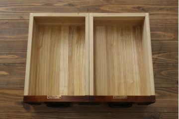中古　美品　岩谷堂箪笥　黒々としたあられ金具と美しい木目が魅力的な立長衣装箪笥(和たんす、衣装タンス、収納箪笥、整理箪笥、引き出し、サイドチェスト)(R-079945)