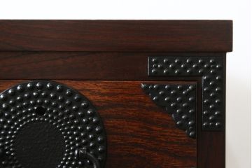 中古　美品　岩谷堂箪笥　黒々としたあられ金具と美しい木目が魅力的な立長衣装箪笥(和たんす、衣装タンス、収納箪笥、整理箪笥、引き出し、サイドチェスト)(R-079945)