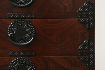 中古　美品　岩谷堂箪笥　黒々としたあられ金具と美しい木目が魅力的な立長衣装箪笥(和たんす、衣装タンス、収納箪笥、整理箪笥、引き出し、サイドチェスト)(R-079945)
