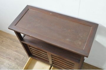 中古　美品!!　九州民芸家具　欅(ケヤキ)材　引き出し2杯付き　表情豊かな木目が魅力的なモダンデザインの茶棚(飾り棚、戸棚、収納棚、サイドキャビネット)(R-079948)