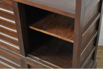 中古　美品!!　九州民芸家具　欅(ケヤキ)材　引き出し2杯付き　表情豊かな木目が魅力的なモダンデザインの茶棚(飾り棚、戸棚、収納棚、サイドキャビネット)(R-079948)