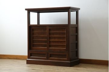 中古　美品!!　九州民芸家具　欅(ケヤキ)材　引き出し2杯付き　表情豊かな木目が魅力的なモダンデザインの茶棚(飾り棚、戸棚、収納棚、サイドキャビネット)(R-079948)