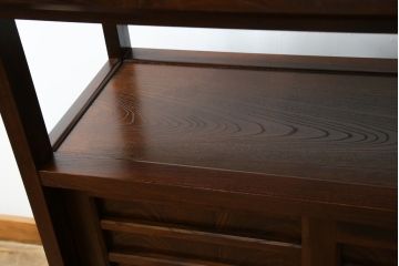 中古　美品!!　九州民芸家具　欅(ケヤキ)材　引き出し2杯付き　表情豊かな木目が魅力的なモダンデザインの茶棚(飾り棚、戸棚、収納棚、サイドキャビネット)(R-079948)