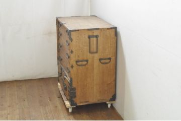 和製アンティーク　上手物!!　特注品　総桐材　厚手金具　新潟　渋い風合いが魅力的な真鍮金具の時代箪笥(収納タンス、衣装箪笥、整理たんす、引き出し)(R-079949)