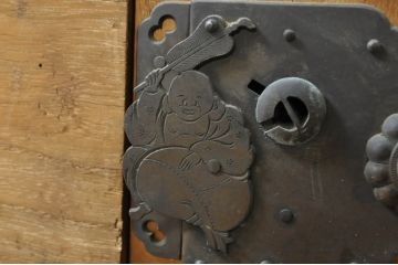 和製アンティーク　上手物!!　特注品　総桐材　厚手金具　新潟　渋い風合いが魅力的な真鍮金具の時代箪笥(収納タンス、衣装箪笥、整理たんす、引き出し)(R-079949)