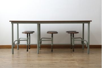中古　ラフジュ工房オリジナル　ペイント　ヴィンテージ感漂うレトロなデザインの格納スツール6脚付き鉄脚テーブル(6人掛け、6P、ダイニングテーブル、作業台、ワークテーブル)(R-079952)