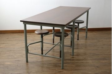 中古　ラフジュ工房オリジナル　ペイント　ヴィンテージ感漂うレトロなデザインの格納スツール6脚付き鉄脚テーブル(6人掛け、6P、ダイニングテーブル、作業台、ワークテーブル)(R-079952)