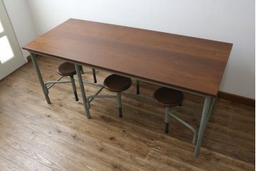 中古　ラフジュ工房オリジナル　ペイント　ヴィンテージ感漂うレトロなデザインの格納スツール6脚付き鉄脚テーブル(6人掛け、6P、ダイニングテーブル、作業台、ワークテーブル)(R-079952)