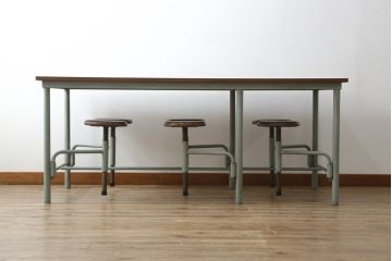 中古　ラフジュ工房オリジナル　ペイント　ヴィンテージ感漂うレトロなデザインの格納スツール6脚付き鉄脚テーブル(6人掛け、6P、ダイニングテーブル、作業台、ワークテーブル)(R-079952)