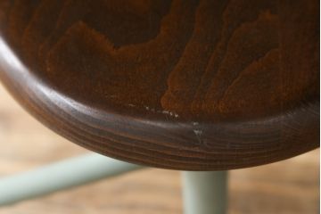 中古　ラフジュ工房オリジナル　ペイント　ヴィンテージ感漂うレトロなデザインの格納スツール6脚付き鉄脚テーブル(6人掛け、6P、ダイニングテーブル、作業台、ワークテーブル)(R-079952)