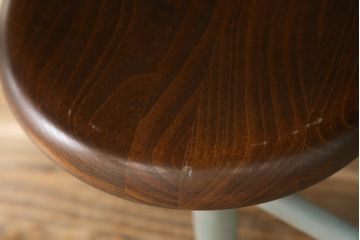 中古　ラフジュ工房オリジナル　ペイント　ヴィンテージ感漂うレトロなデザインの格納スツール6脚付き鉄脚テーブル(6人掛け、6P、ダイニングテーブル、作業台、ワークテーブル)(R-079952)