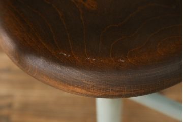 中古　ラフジュ工房オリジナル　ペイント　ヴィンテージ感漂うレトロなデザインの格納スツール6脚付き鉄脚テーブル(6人掛け、6P、ダイニングテーブル、作業台、ワークテーブル)(R-079952)
