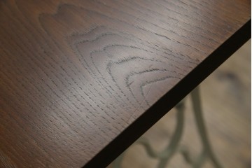 イギリスアンティーク　SINGER(シンガー)社　カフェ風インテリアにもおすすめの棚付きミシンテーブル　(R-079956)