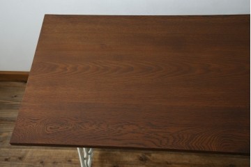 イギリスアンティーク　SINGER(シンガー)社　カフェ風インテリアにもおすすめの棚付きミシンテーブル　(R-079956)