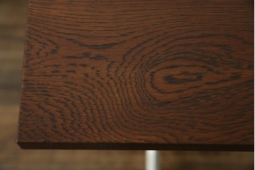 イギリスアンティーク　SINGER(シンガー)社　カフェ風インテリアにもおすすめの棚付きミシンテーブル　(R-079956)