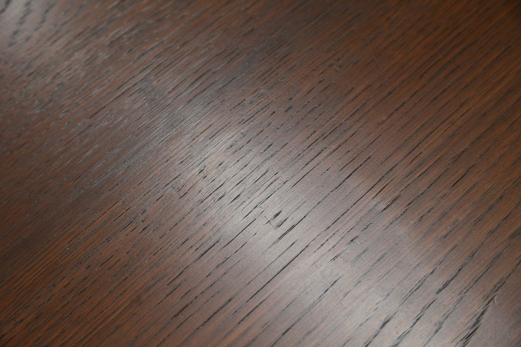 イギリスアンティーク　SINGER(シンガー)社　カフェ風インテリアにもおすすめの棚付きミシンテーブル　(R-079956)