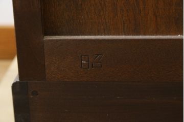 中古　美品!!　松本民芸家具　シンプルで使い勝手の良いA型小物整理タンス(チェスト、サイドチェスト、引き出し)(定価約29万円)(R-079962)