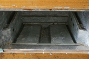 和製アンティーク　栓材　懐かしさ漂う木の風合いが魅力の木製冷蔵庫(冷蔵箱、収納棚、戸棚、サイドキャビネット、ディスプレイ雑貨)(R-079963)