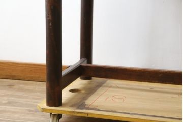 和製　民芸家具　個性的な形が目を引くレトロでおしゃれな平机(ワークデスク、作業台、在宅用、在宅ワーク用)(R-079966)