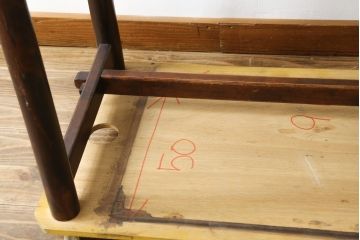 和製　民芸家具　個性的な形が目を引くレトロでおしゃれな平机(ワークデスク、作業台、在宅用、在宅ワーク用)(R-079966)