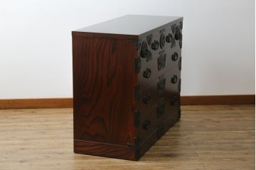 中古　美品　岩谷堂箪笥　漆塗り　力強い杢目と存在感のある金具が魅力的な衣装箪笥(和たんす、整理タンス、収納箪笥、引き出し、サイドチェスト)(R-079970)