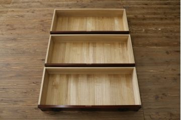中古　美品　岩谷堂箪笥　漆塗り　力強い杢目と存在感のある金具が魅力的な衣装箪笥(和たんす、整理タンス、収納箪笥、引き出し、サイドチェスト)(R-079970)