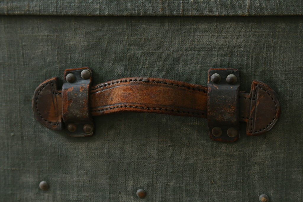 フランスアンティーク　Paul Romand PARIS　大振りサイズ!!　ヴィンテージスタイルのお部屋づくりにもってこいの男前な船トランク　(R-079972)