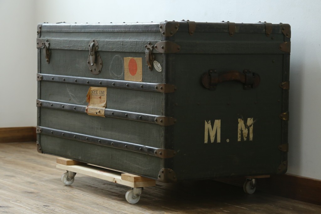 フランスアンティーク　Paul Romand PARIS　大振りサイズ!!　ヴィンテージスタイルのお部屋づくりにもってこいの男前な船トランク　(R-079972)