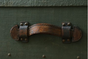 フランスアンティーク　Paul Romand PARIS　大振りサイズ!!　ヴィンテージスタイルのお部屋づくりにもってこいの男前な船トランク　(R-079972)